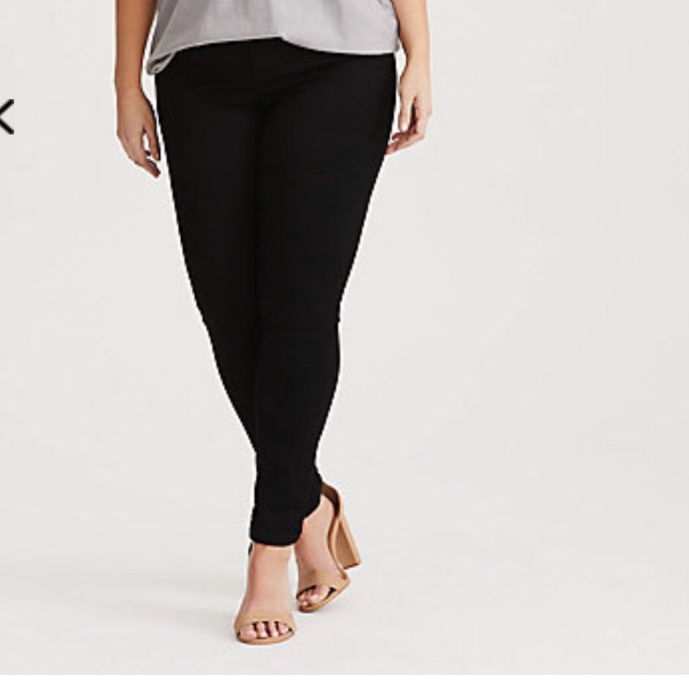 *reduced!!* Torrid black skinny jeans